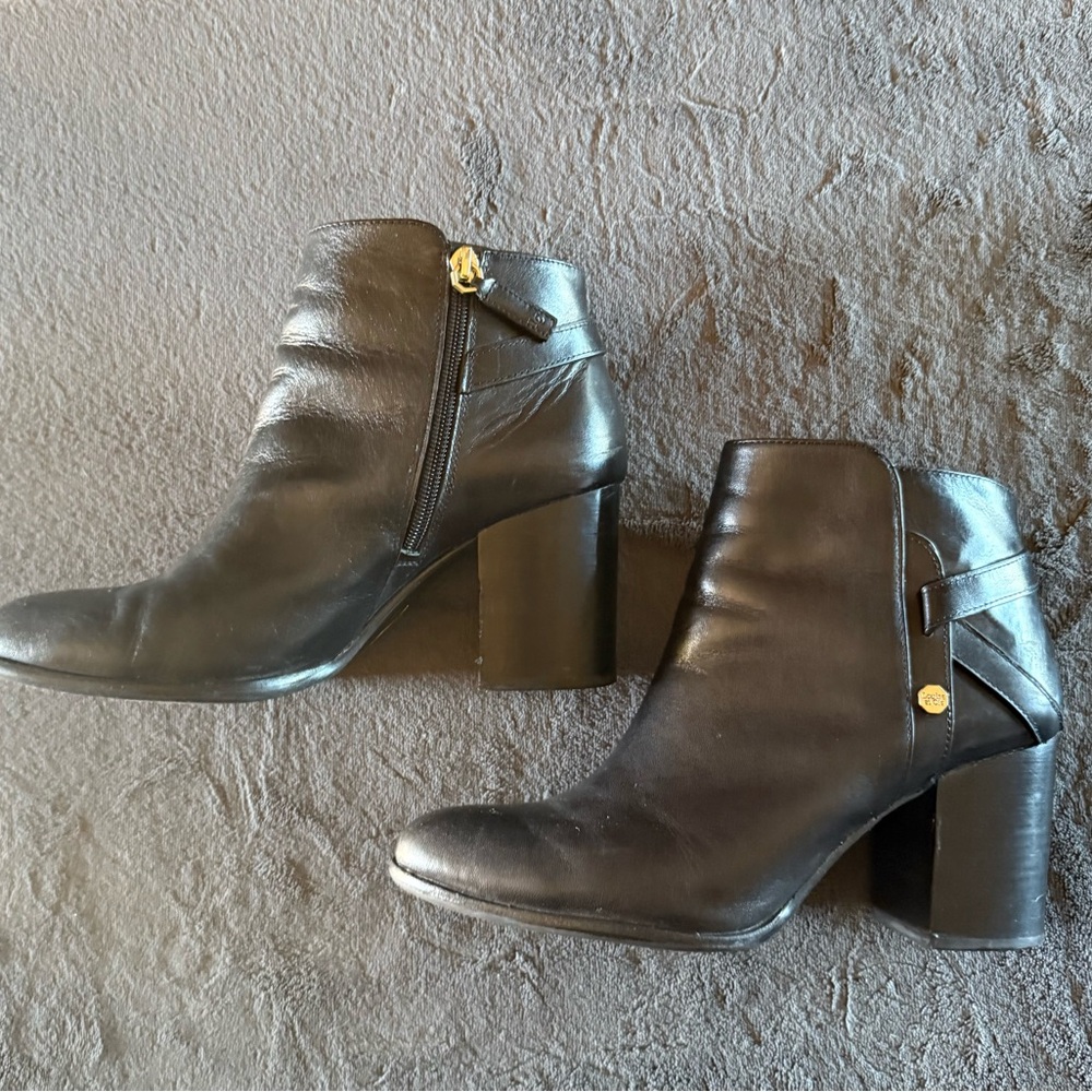 Louise eat Cie Black Ankle Boots